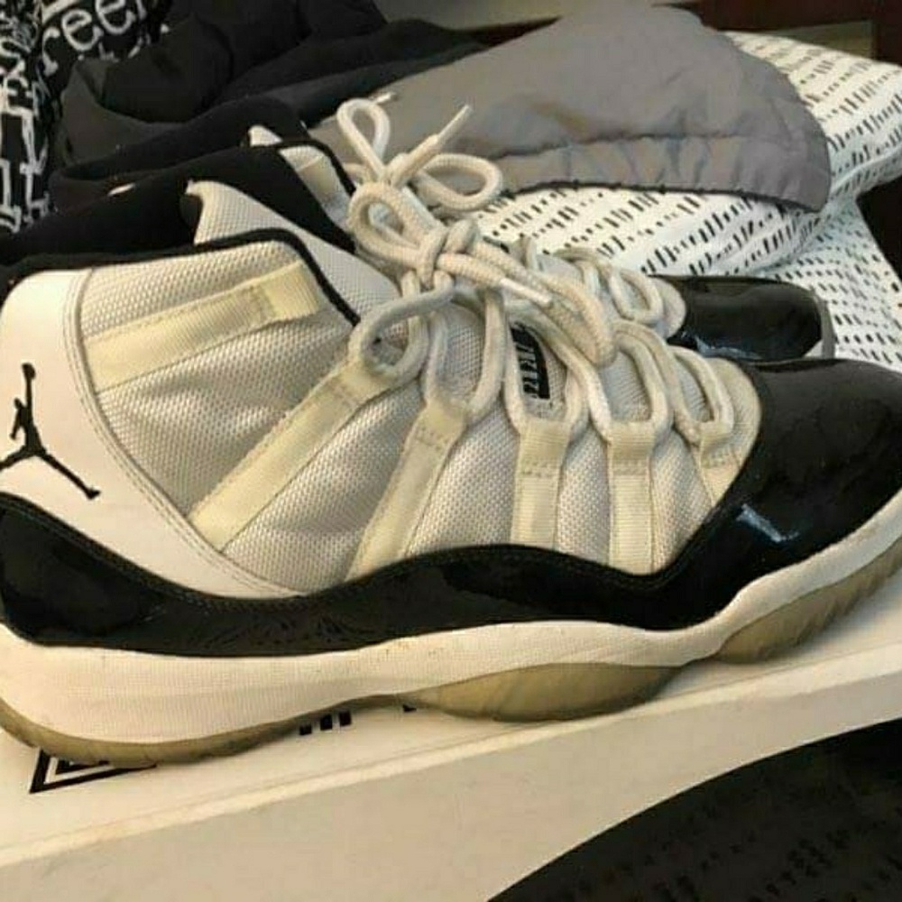 Original Jordan 11 "SpaceJams" size 6